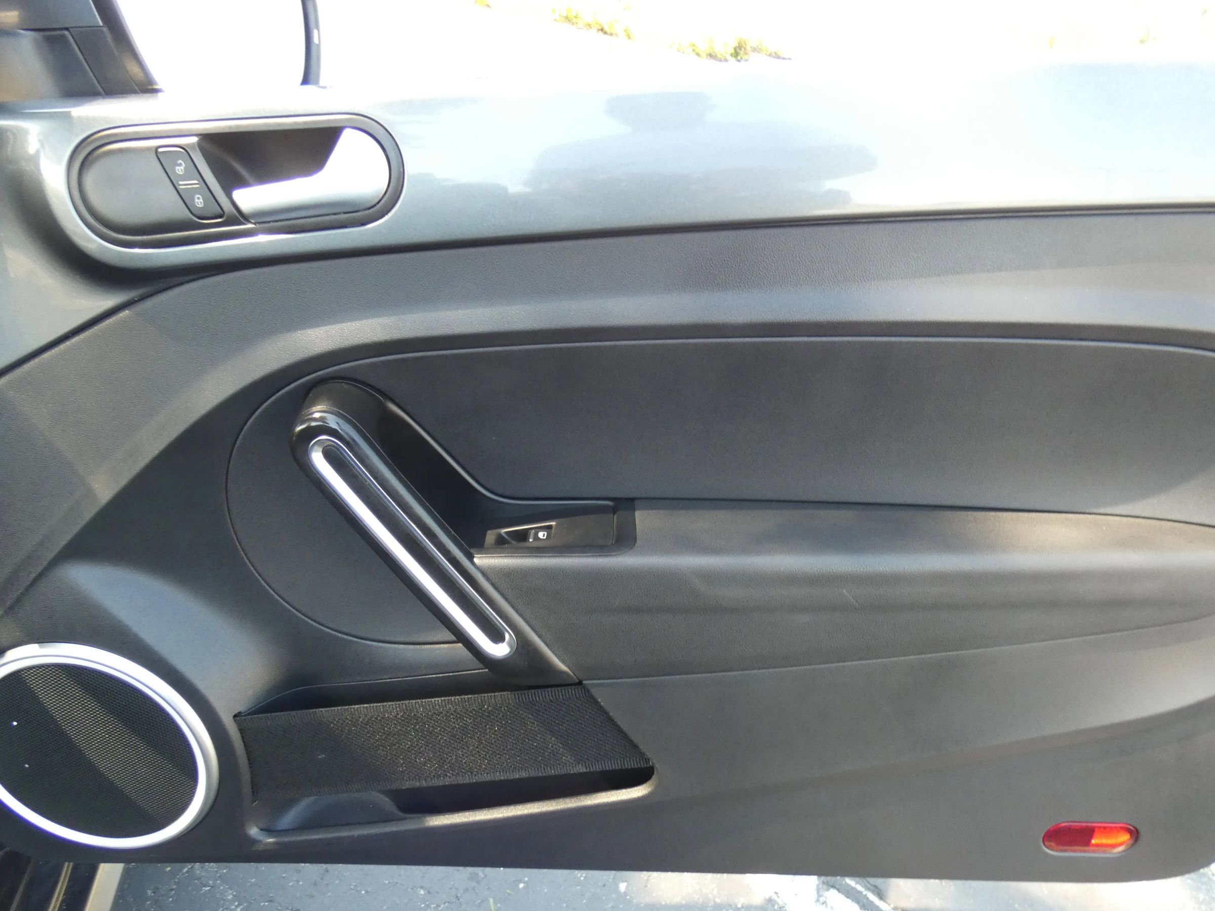 Used 2018 Volkswagen Beetle 2.0T S image 33