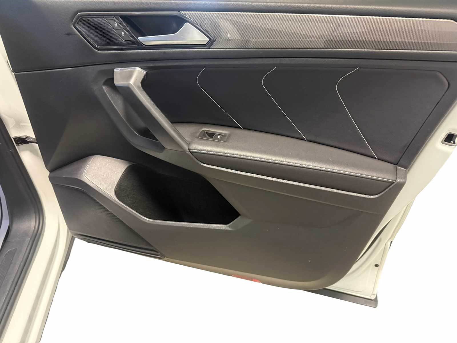 Certified 2023 Volkswagen Tiguan SE FWD image 29