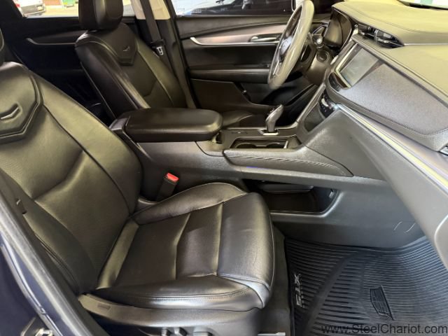 Used 2018 Cadillac XT5 Luxury w/ Driver Awareness Package FWD image 18