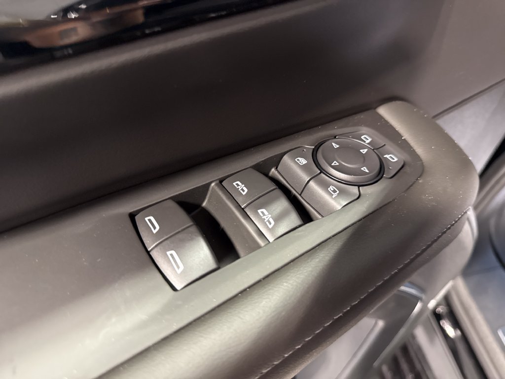 New 2026 Chevrolet Suburban LT w/ Comfort Package AWD/4WD image 32