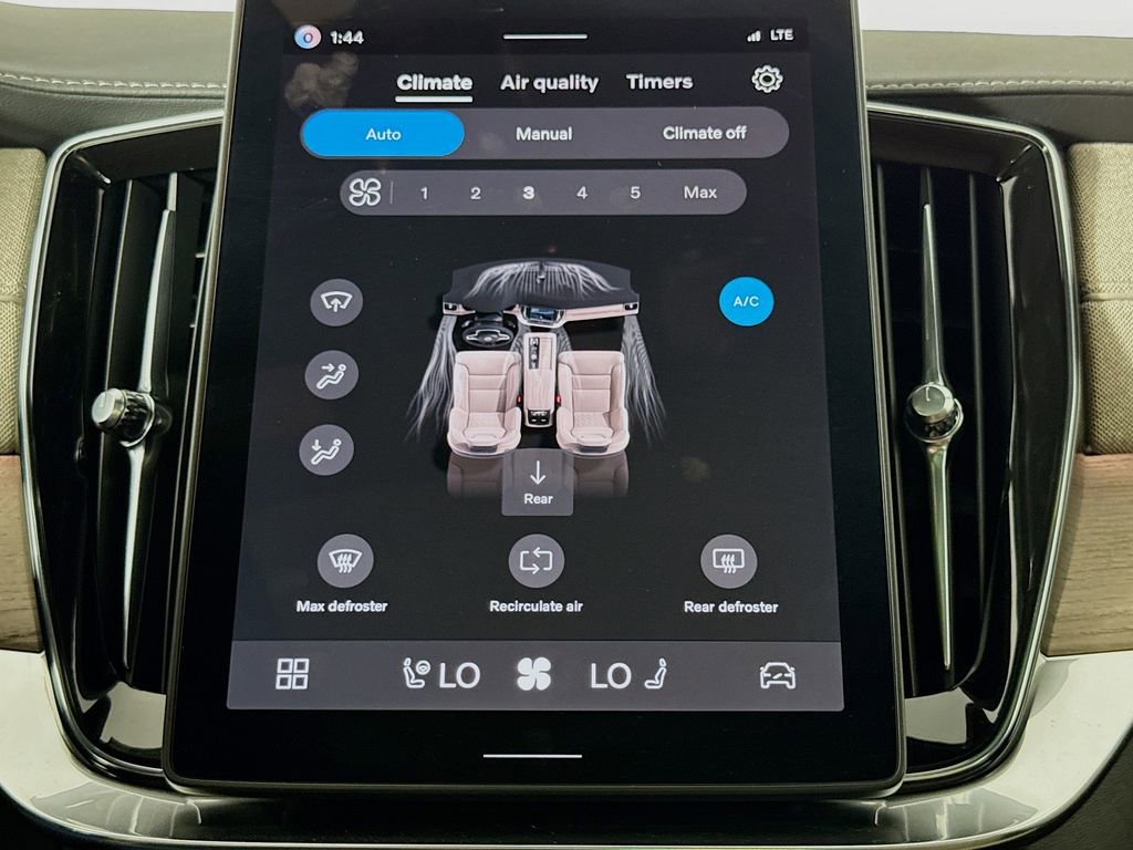 Certified 2026 Volvo XC90 B6 Plus w/ Protection Package Premier image 16