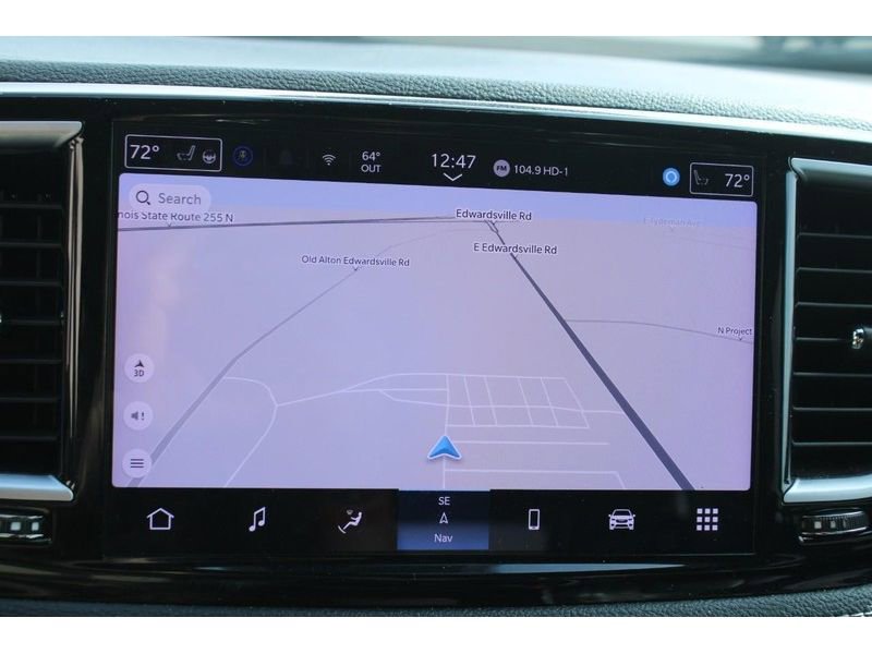 Used 2025 Chrysler Pacifica Limited image 23