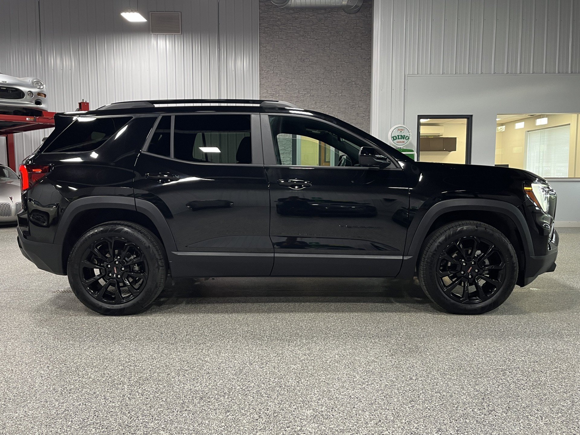 Certified 2025 GMC Terrain Elevation w/ Elevation Premium Package AWD/4WD image 6