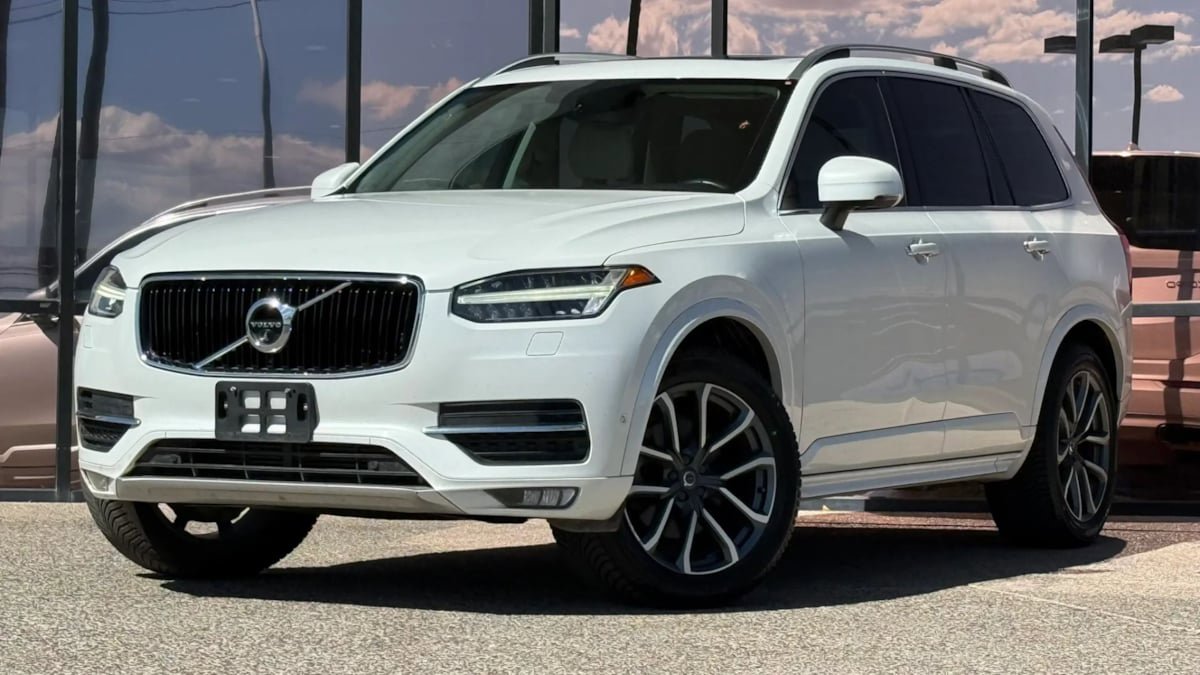 Used 2018 Volvo XC90 T6 Momentum w/ Convenience Package AWD/4WD image 2