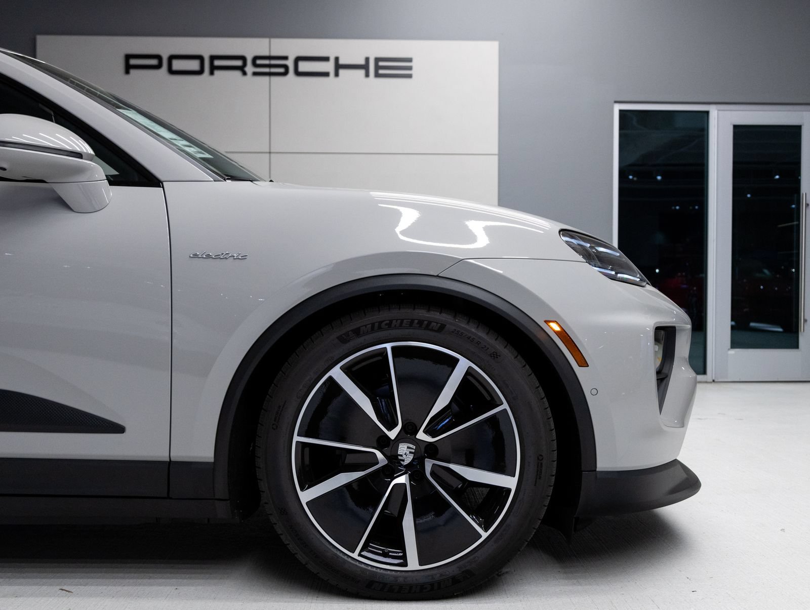 Certified 2026 Porsche Macan 4 Electric AWD/4WD image 11
