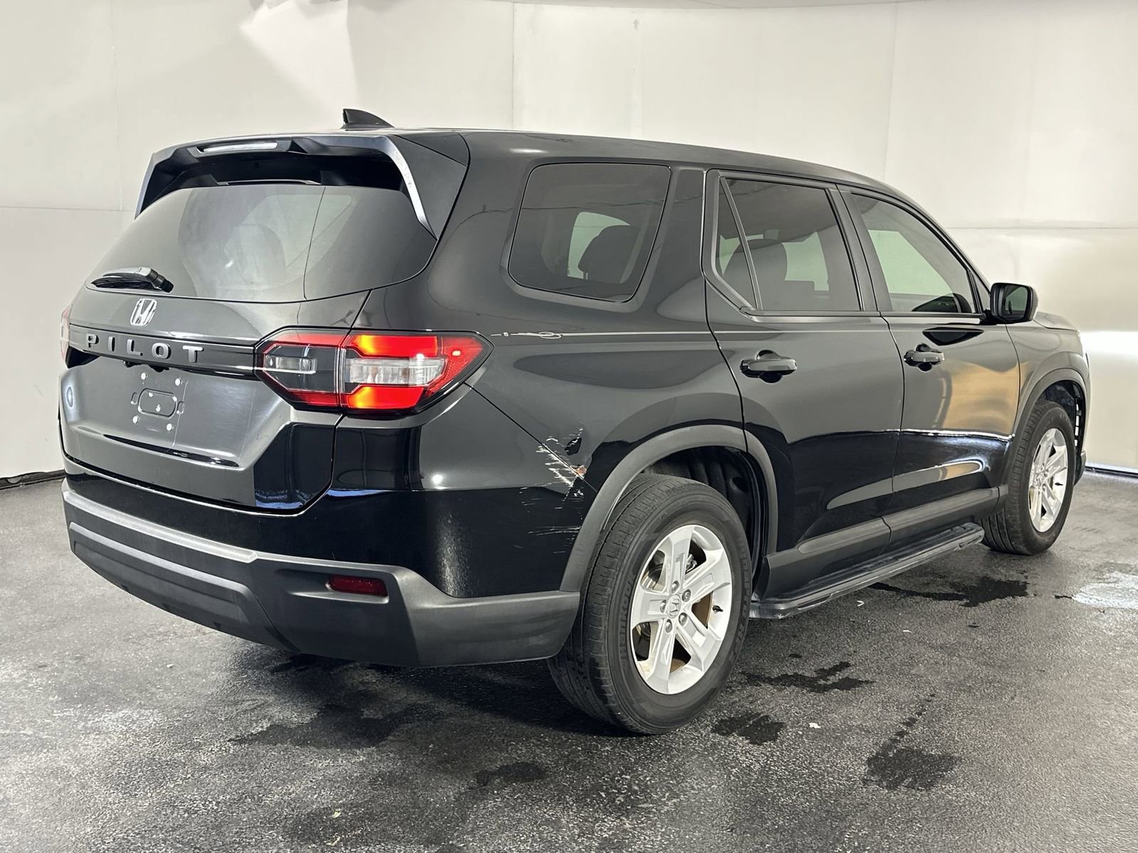 Used 2023 Honda Pilot LX image 11
