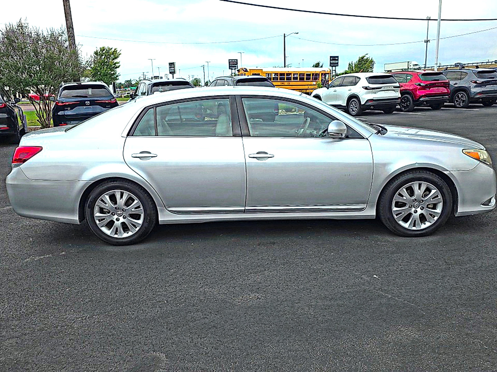 Used 2011 Toyota Avalon FWD image 5