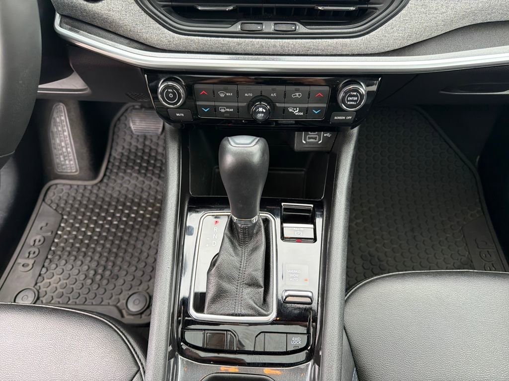 Used 2025 Jeep Compass Latitude w/ Sun & Sound Group image 30