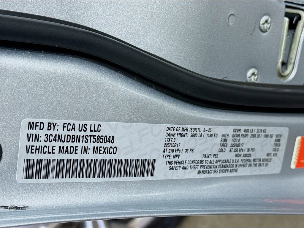 Used 2025 Jeep Compass Latitude image 38