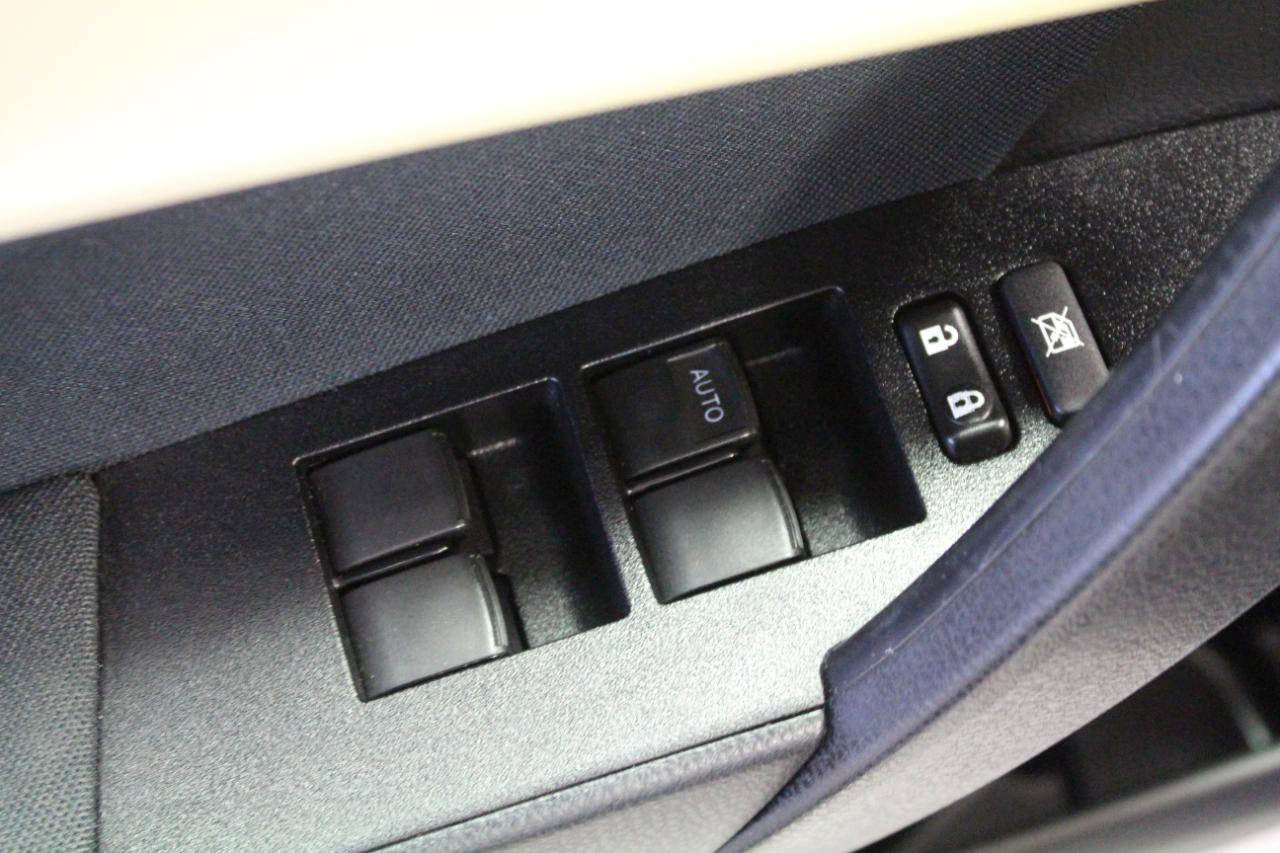 Used 2017 Toyota Corolla LE image 18