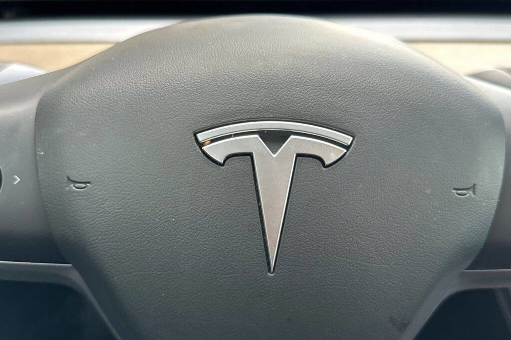 Used 2023 Tesla Model 3 Standard Range image 26