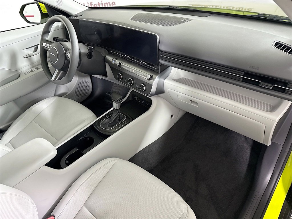 Certified 2025 Hyundai Kona SE image 30