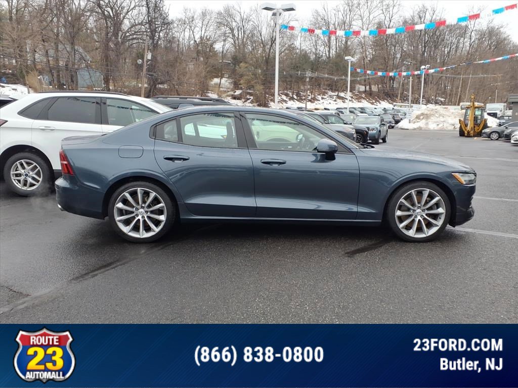 Used 2021 Volvo S60 T6 Momentum image 9