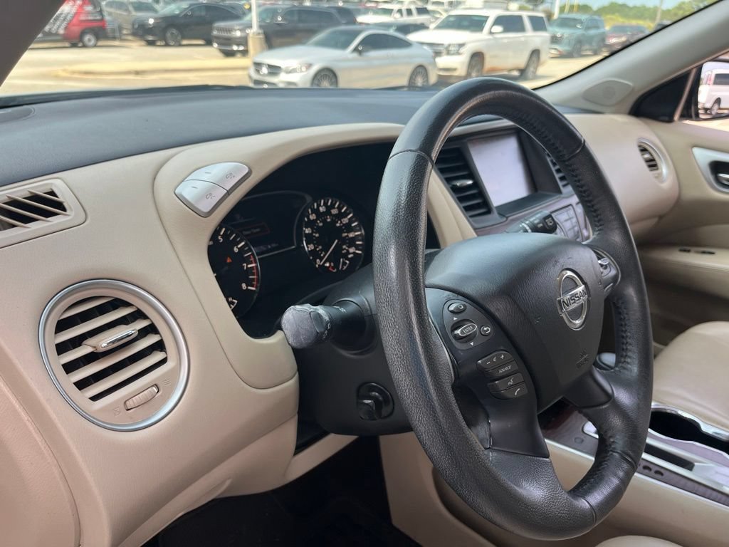Used 2017 Nissan Pathfinder Platinum FWD image 18