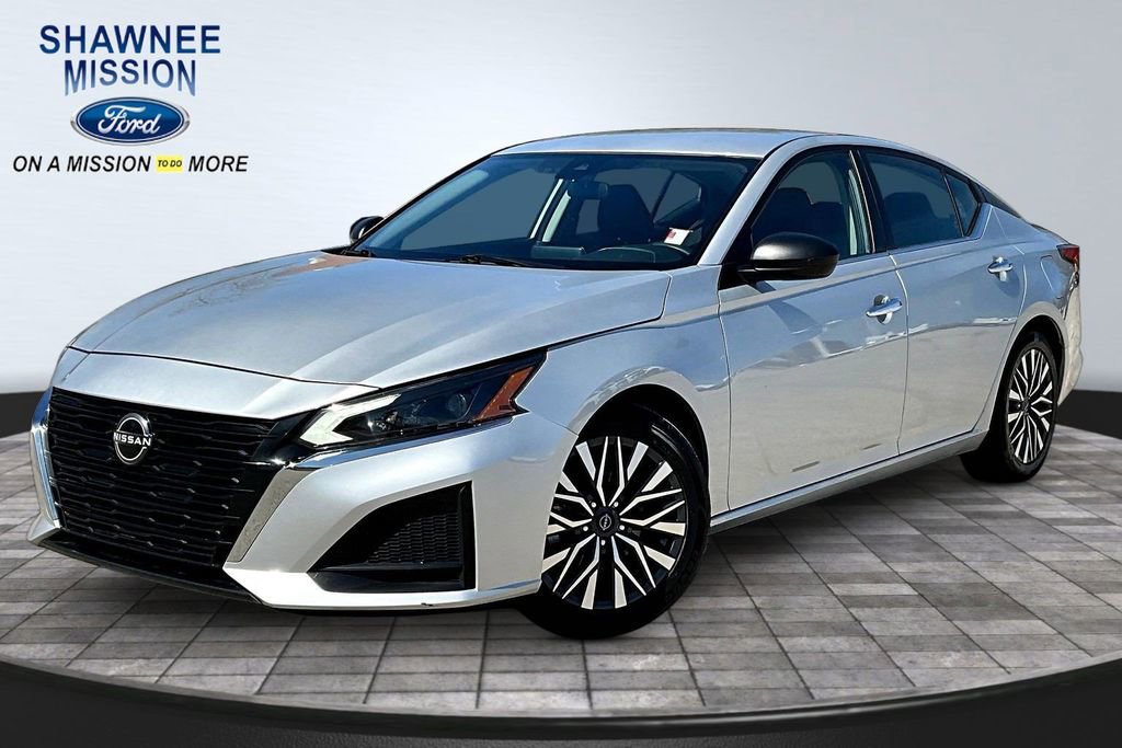 Used 2024 Nissan Altima 2.5 SV image 1