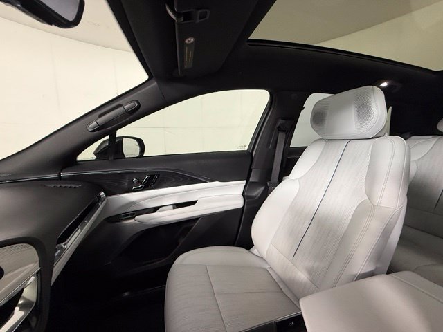 Used 2024 Cadillac Lyriq Luxury RWD image 19