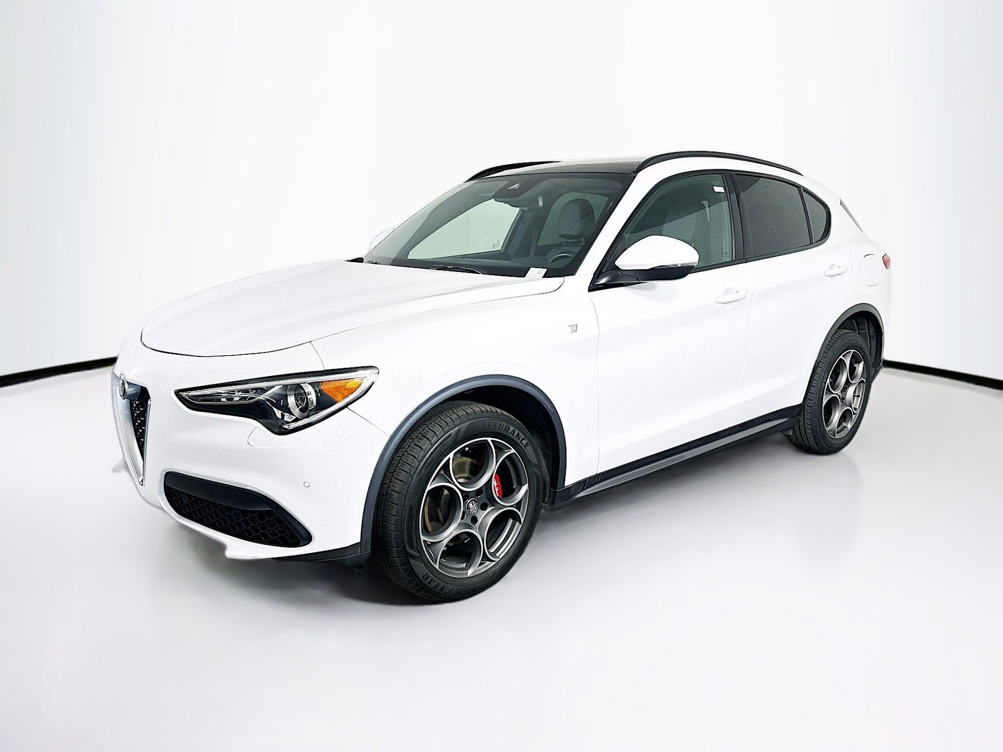 Used 2022 Alfa Romeo Stelvio Ti image 3