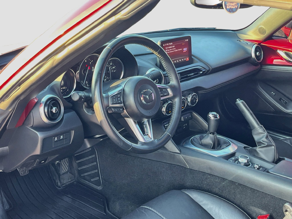 Used 2022 MAZDA MX-5 Miata RF Grand Touring RWD image 9