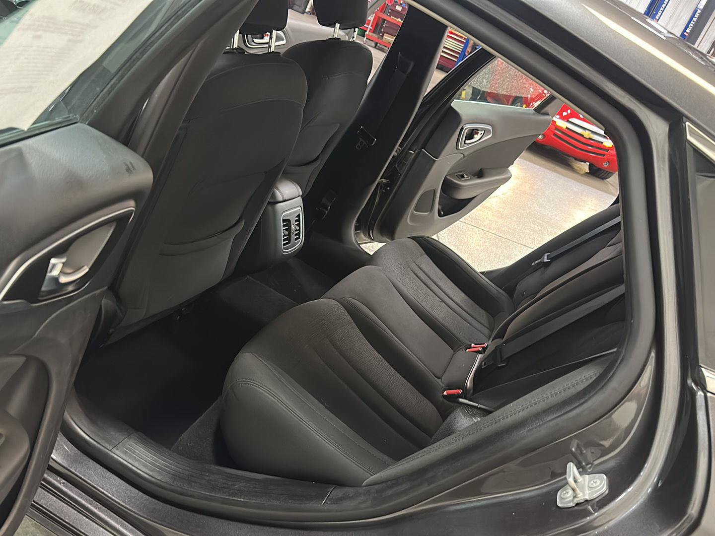Used 2016 Chrysler 200 Limited w/ Convenience Group FWD image 27