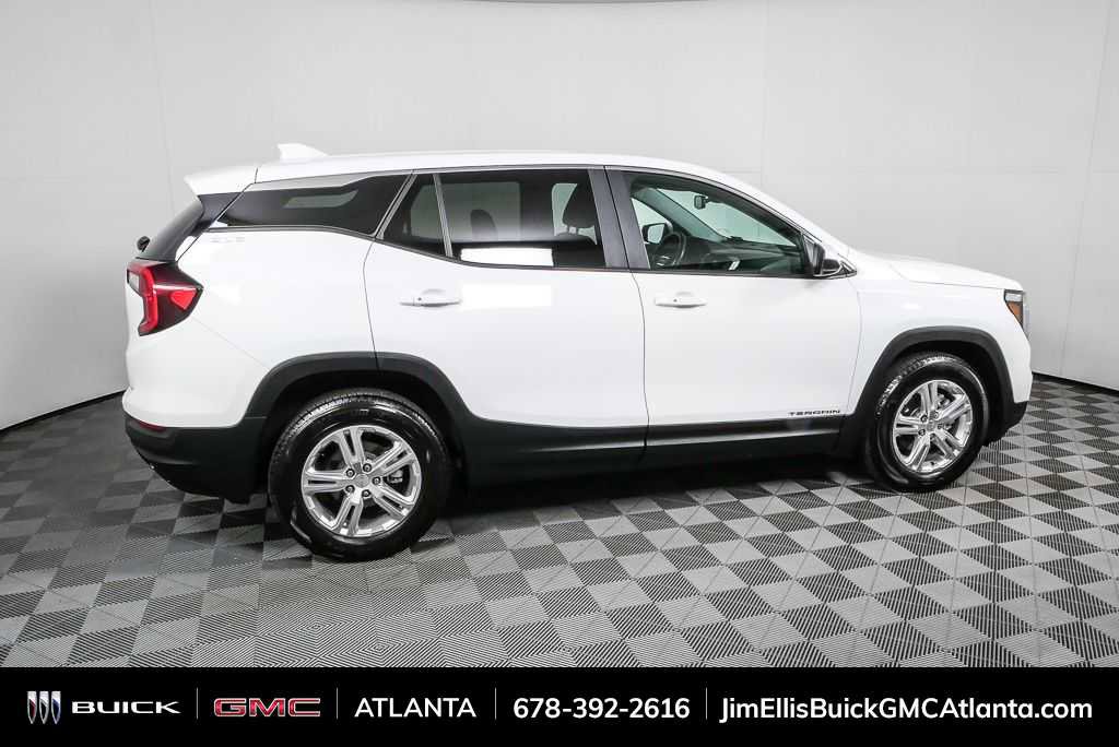 Used 2024 GMC Terrain SLE image 25