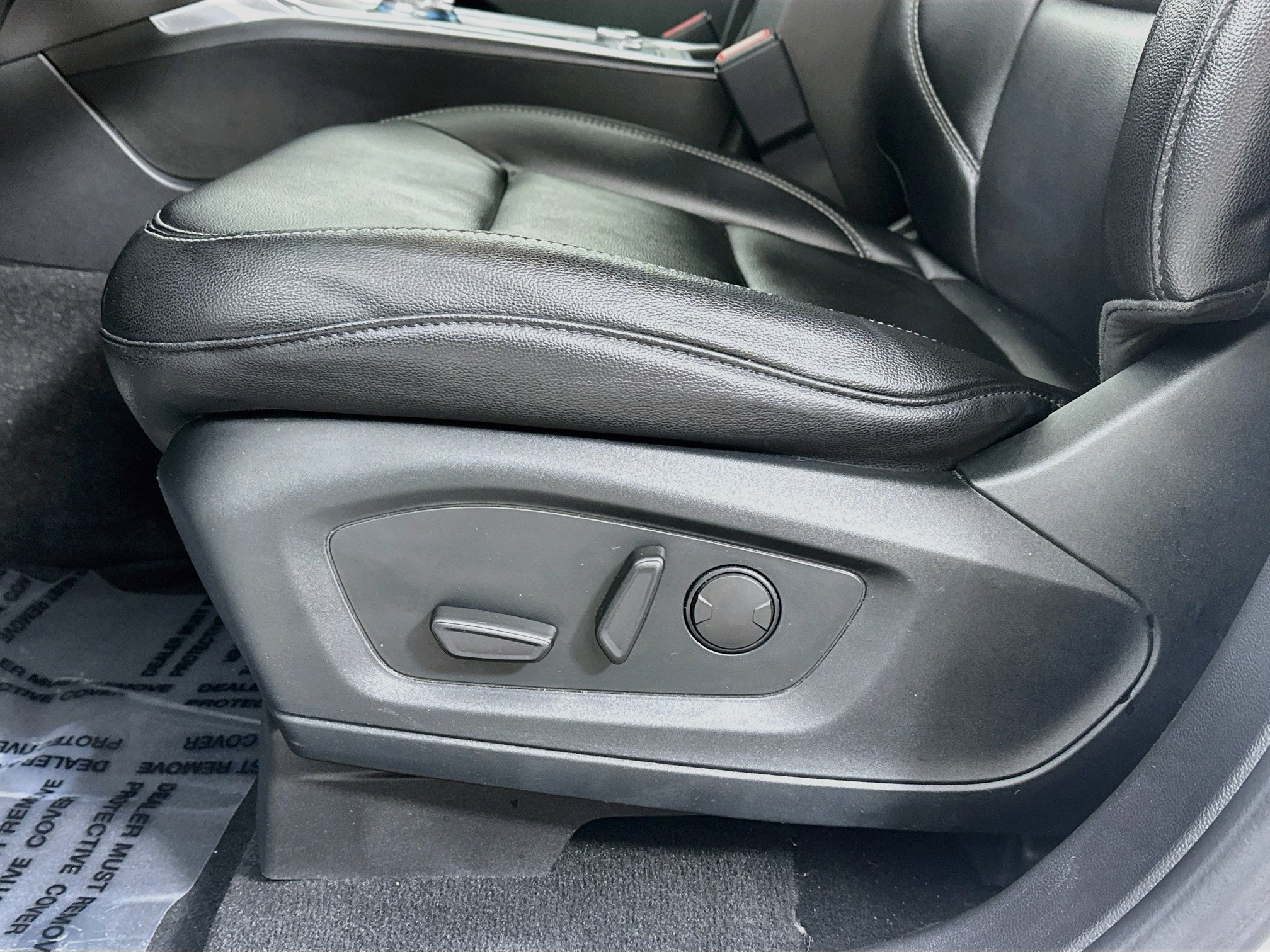 Used 2021 Ford Explorer XLT w/ Equipment Group 202A AWD/4WD image 18