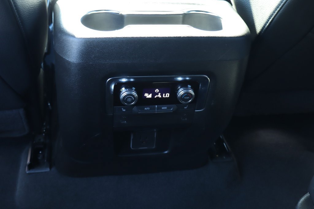 Used 2025 GMC Yukon XL Denali AWD/4WD image 33