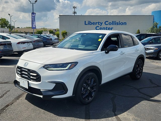 Used 2025 Honda HR-V Sport image 3