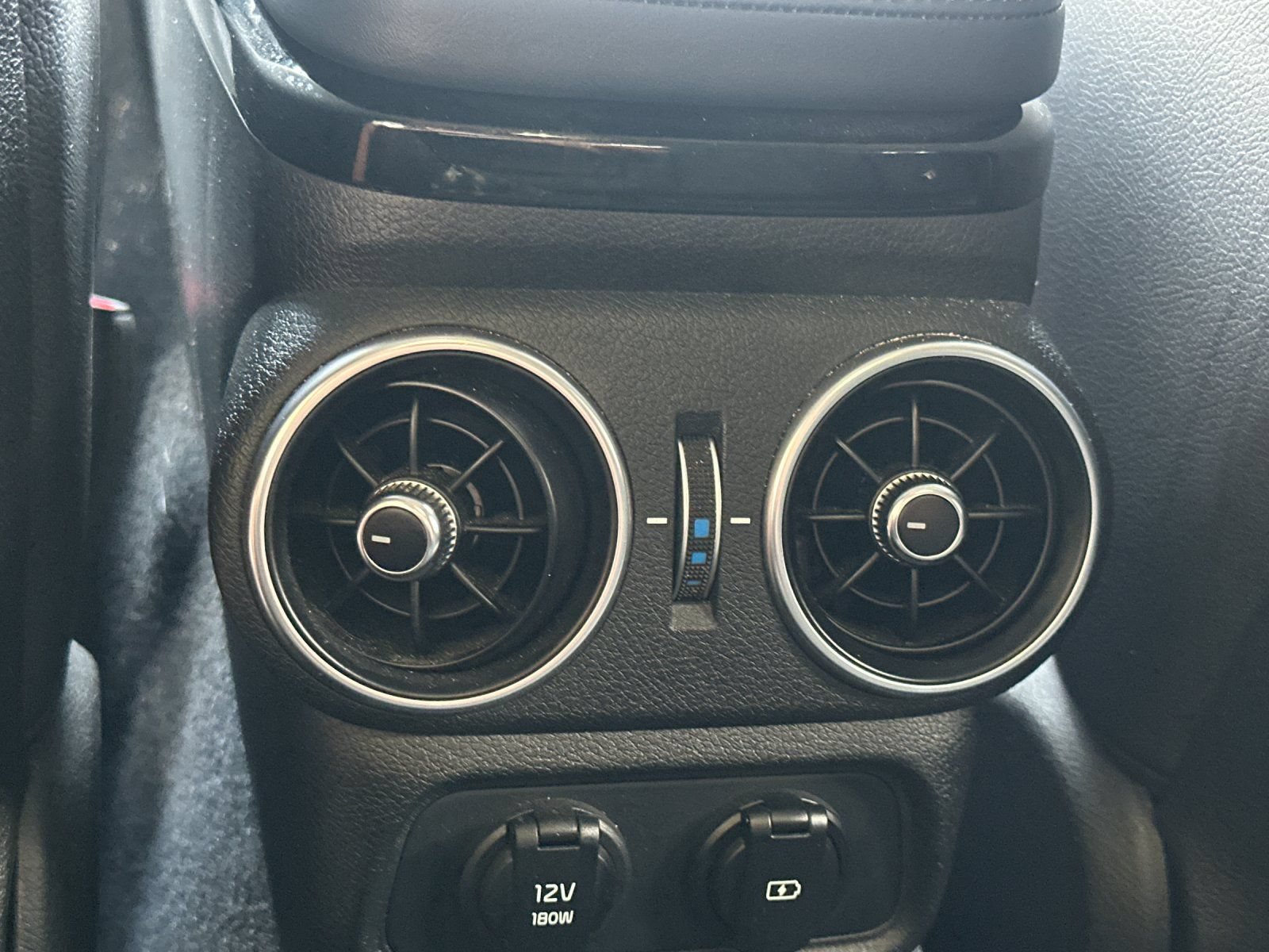 Used 2018 Kia Stinger Premium RWD image 30