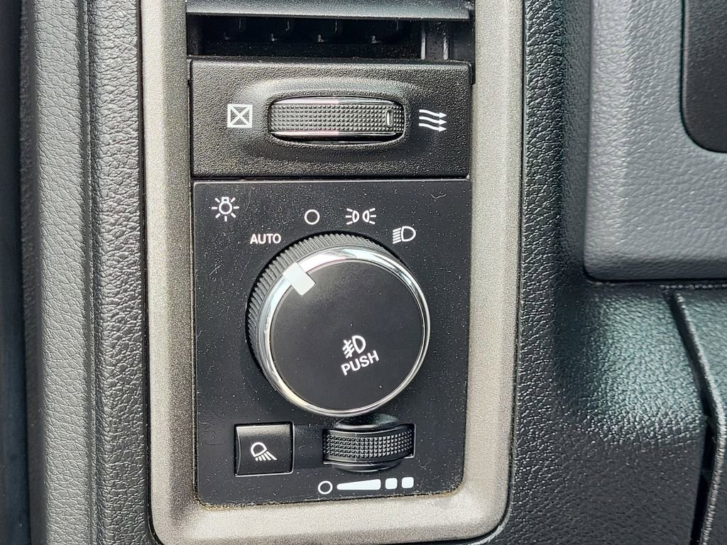 Used 2016 RAM 1500 Express AWD/4WD image 23