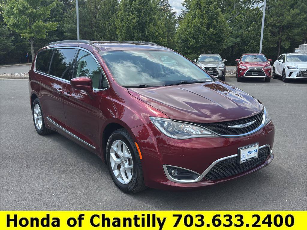 Used 2017 Chrysler Pacifica Touring-L w/ Tire & Wheel Group FWD video 1