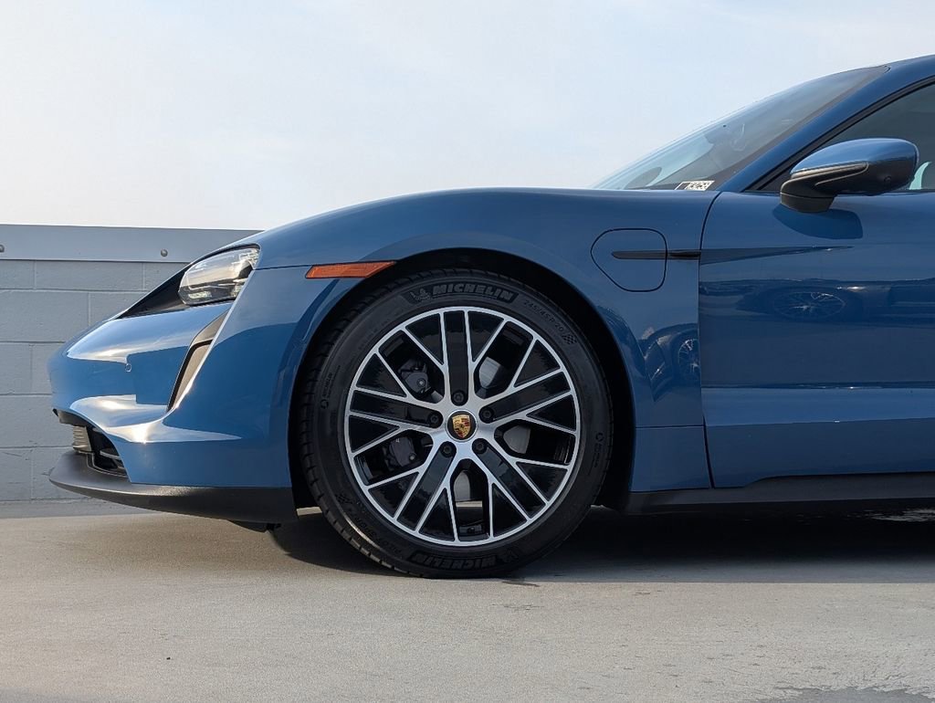 Used 2024 Porsche Taycan image 9