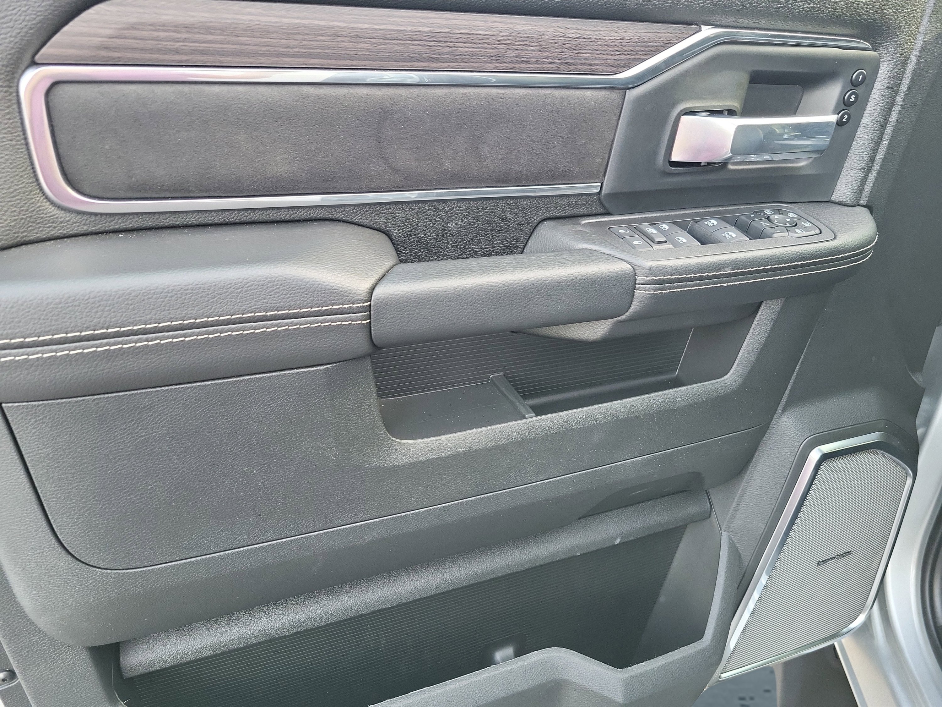 New 2026 RAM 2500 Laramie AWD/4WD image 26