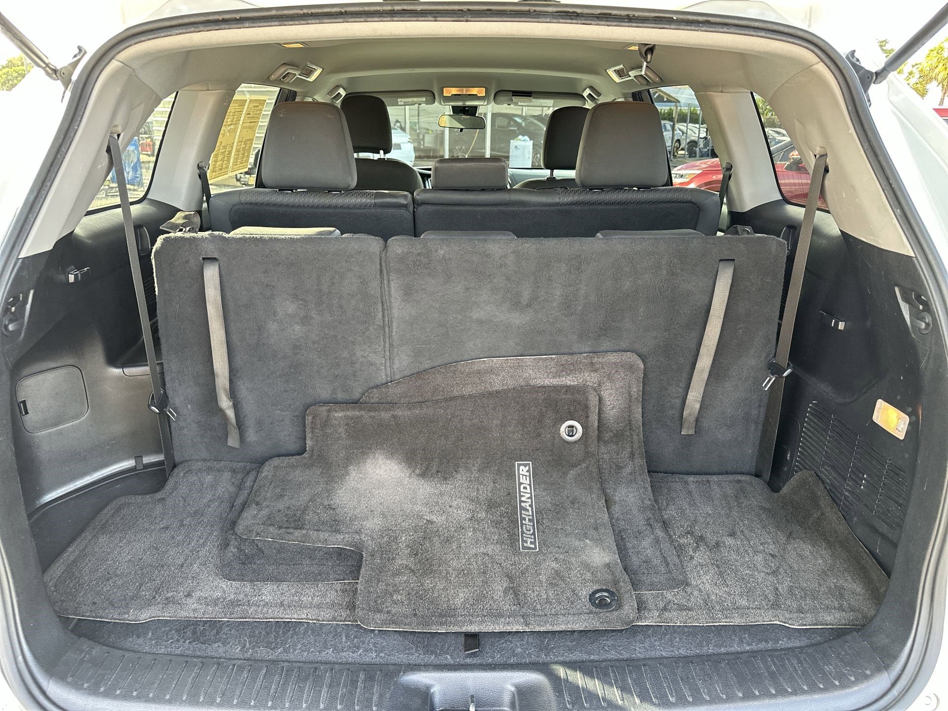 Used 2018 Toyota Highlander LE image 19