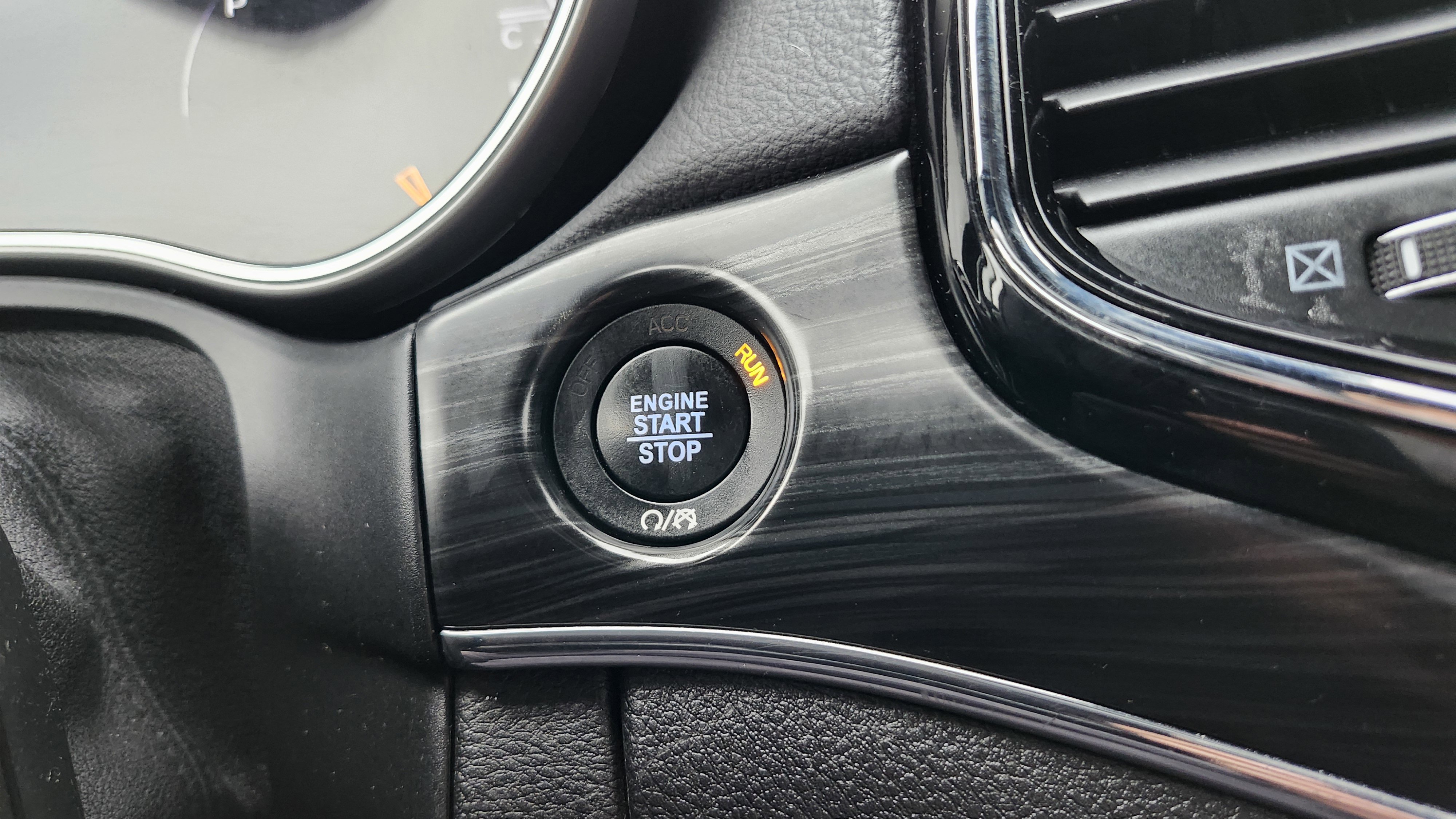 Used 2019 Jeep Grand Cherokee Limited image 10