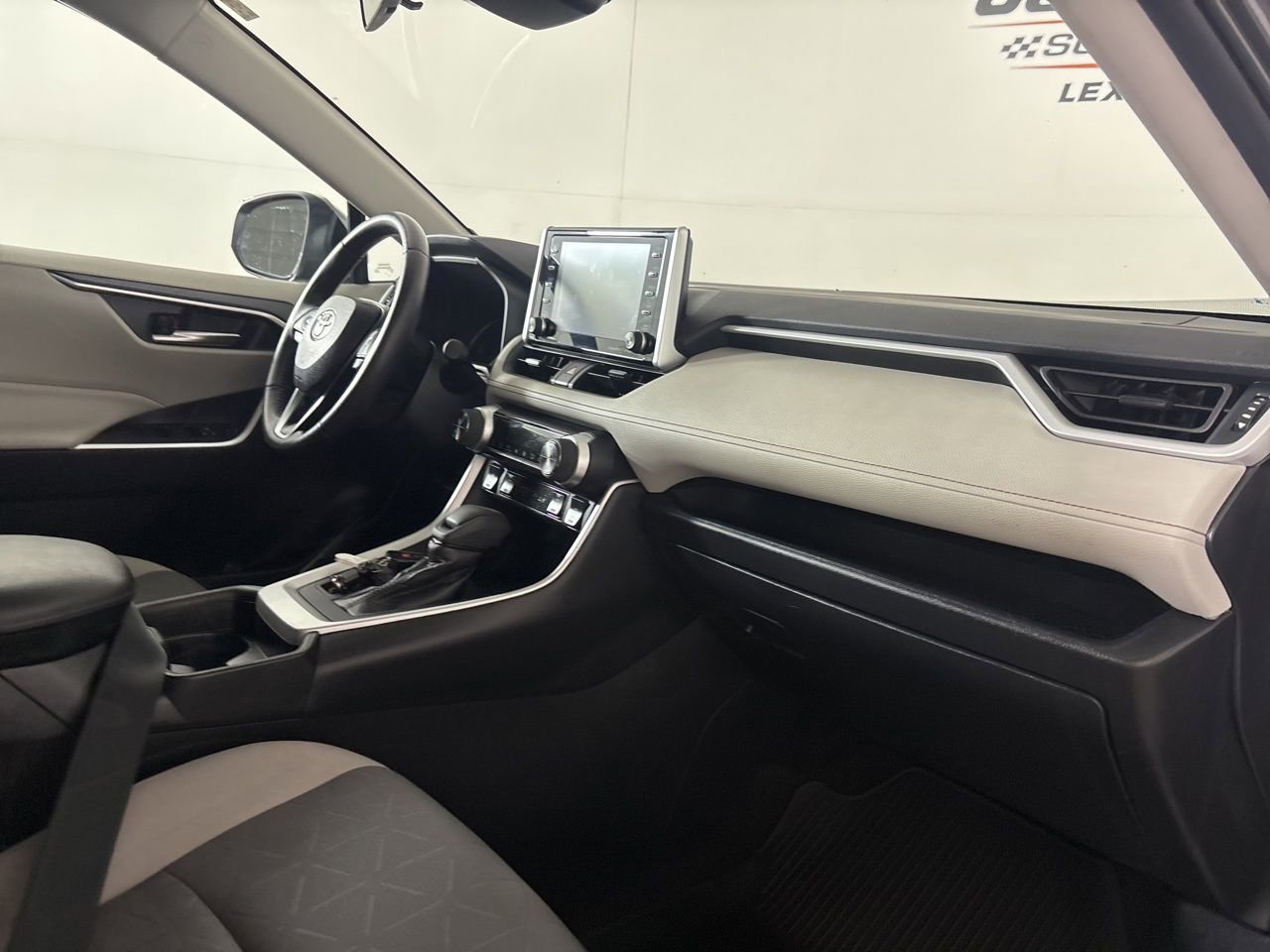 Used 2021 Toyota RAV4 XLE w/ Convenience Package image 32