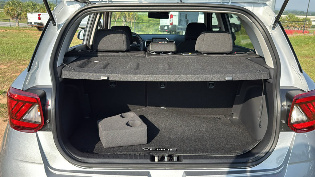 New 2026 Hyundai Venue SEL FWD image 10