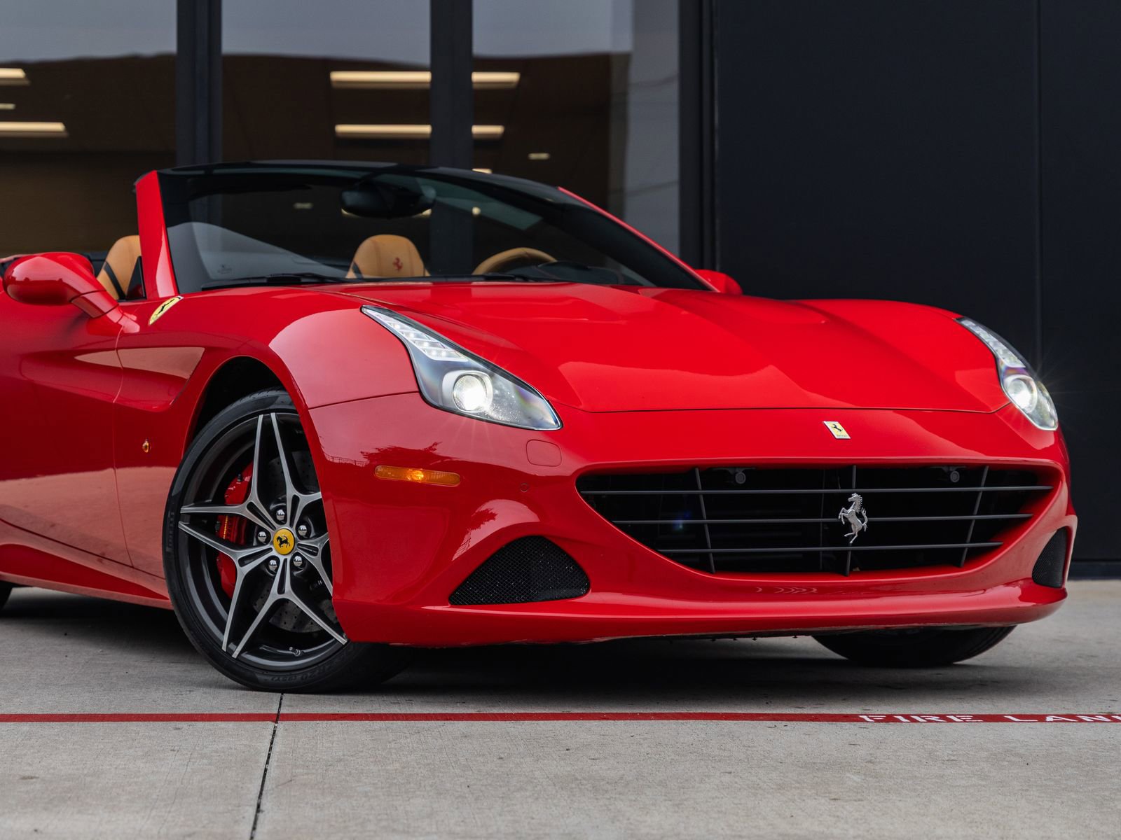 Used 2016 Ferrari California T RWD image 6