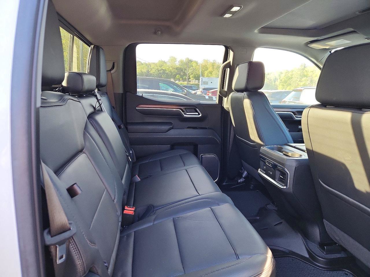 Used 2025 GMC Sierra 1500 Denali w/ Denali Reserve Package AWD/4WD image 7
