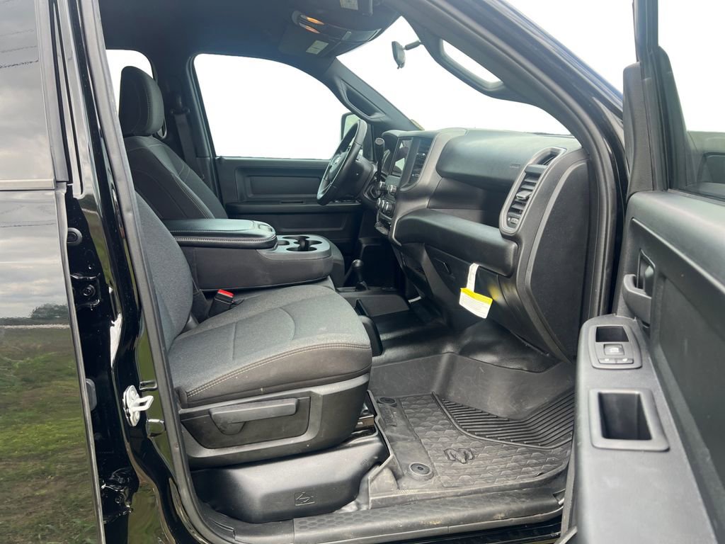 Used 2024 RAM 3500 Tradesman w/ Chrome Appearance Group AWD/4WD image 15
