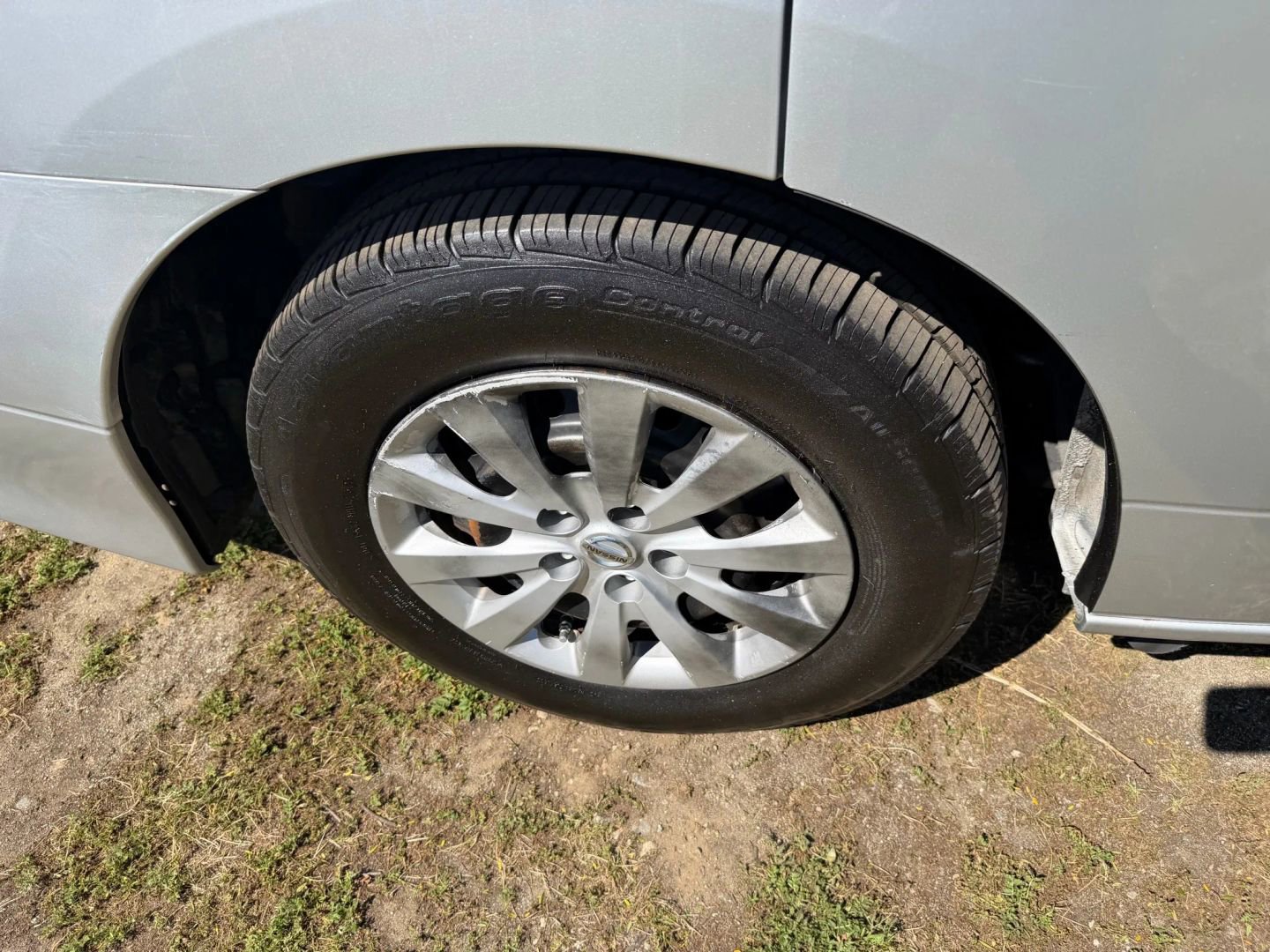 Used 2013 Nissan Quest S image 30