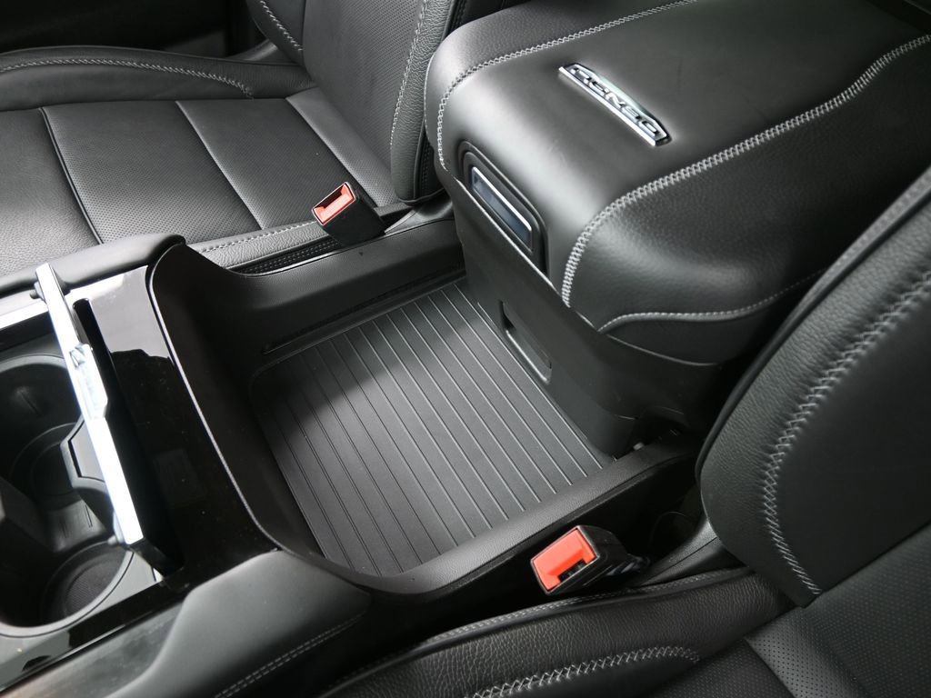 Used 2025 GMC Yukon Denali image 40