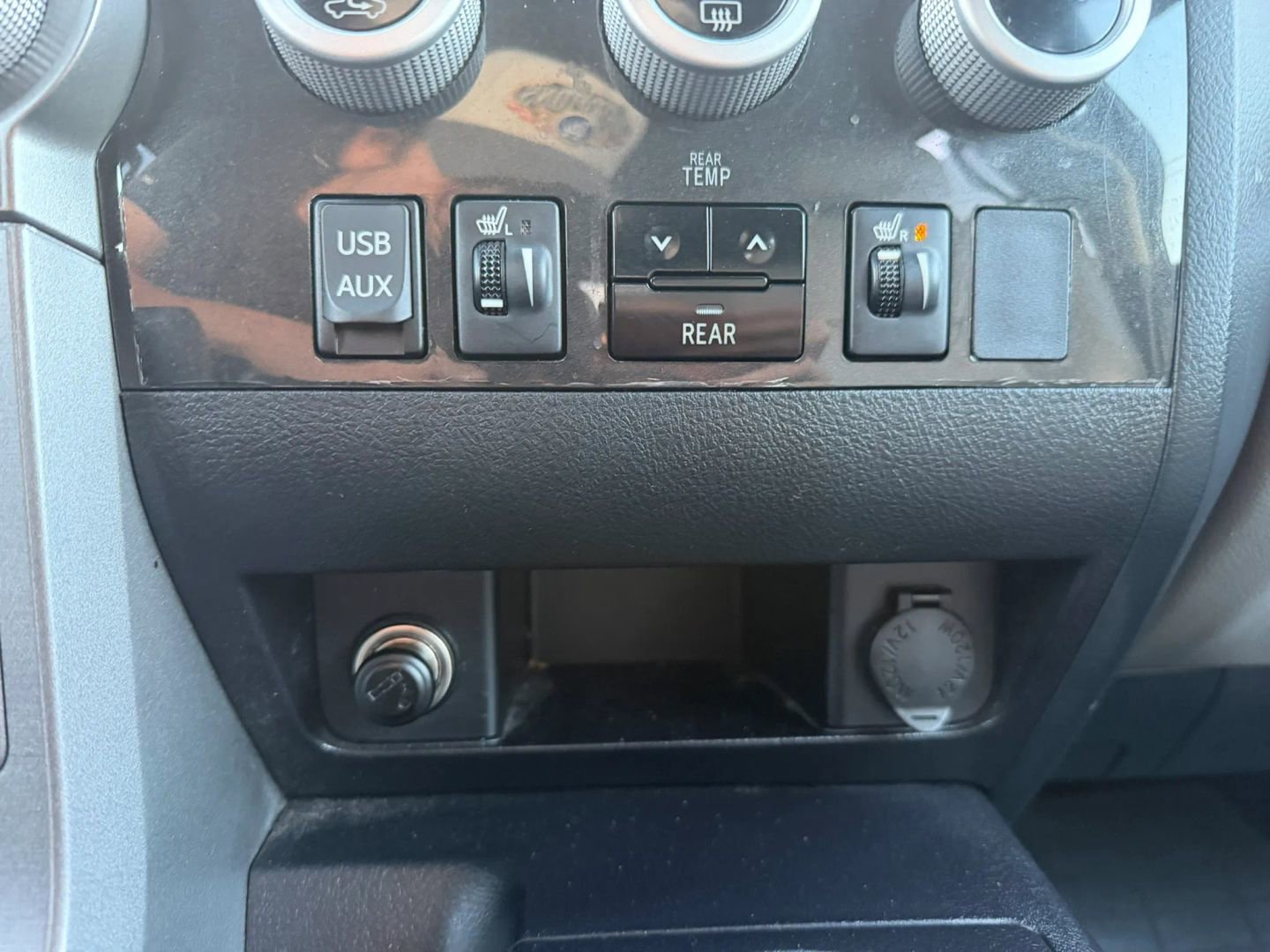 Used 2015 Toyota Sequoia SR5 w/ Premium Package RWD image 29