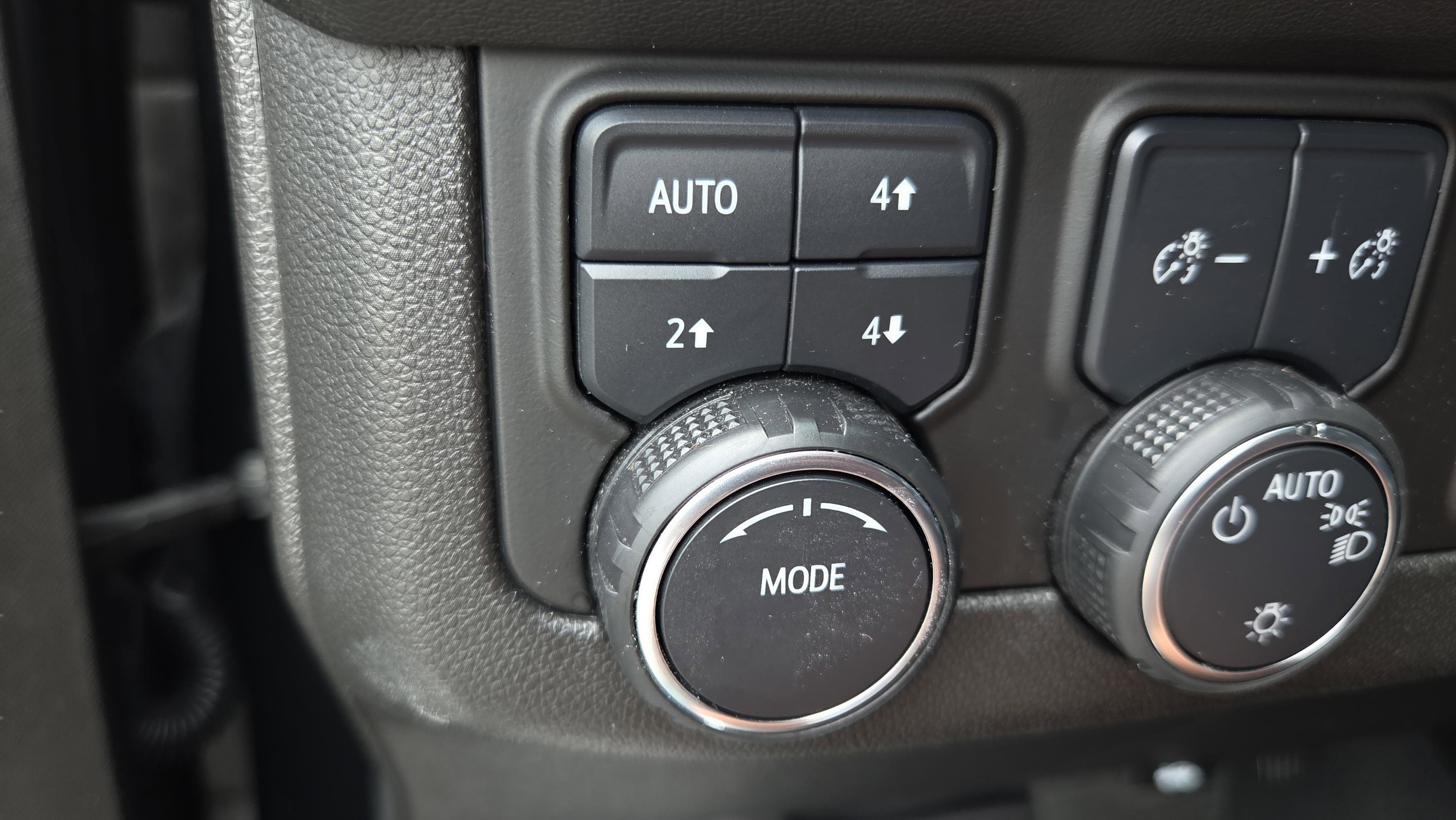 Used 2024 Chevrolet Tahoe Z71 w/ Luxury Package image 27