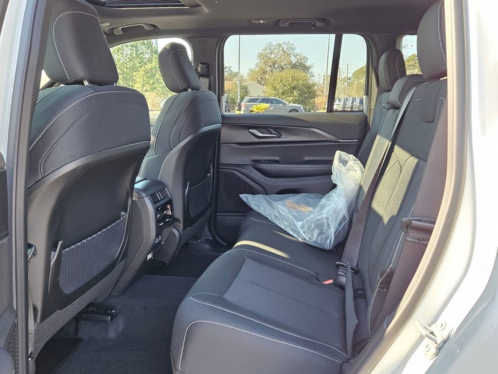 New 2025 Jeep Grand Cherokee Laredo X w/ Luxury Tech Group I image 11