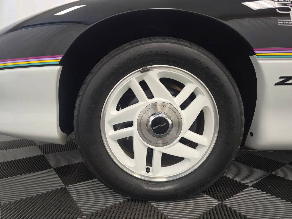 Used 1993 Chevrolet Camaro Z28 RWD image 16