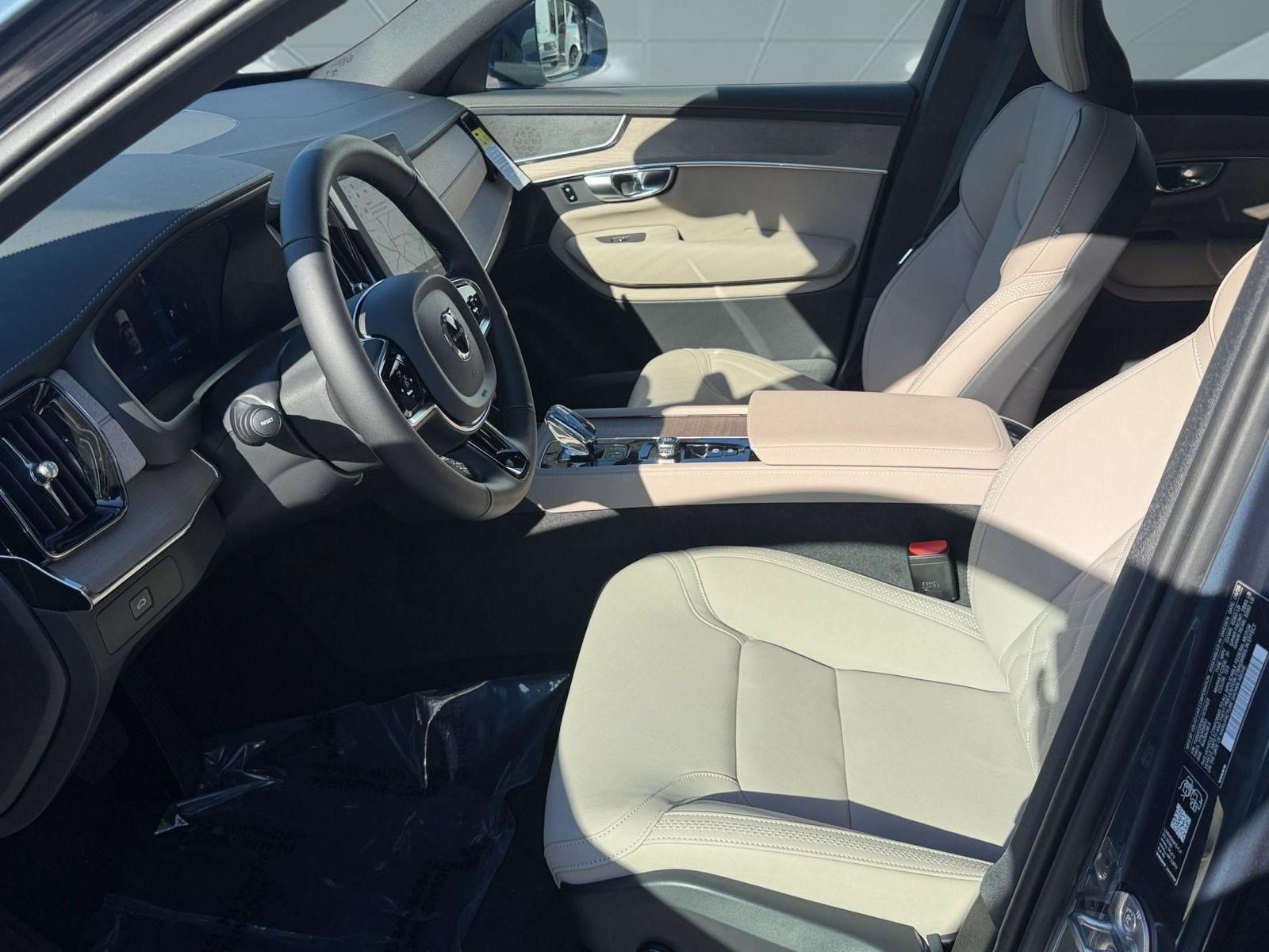 New 2027 Volvo XC60 B5 Core AWD/4WD image 5