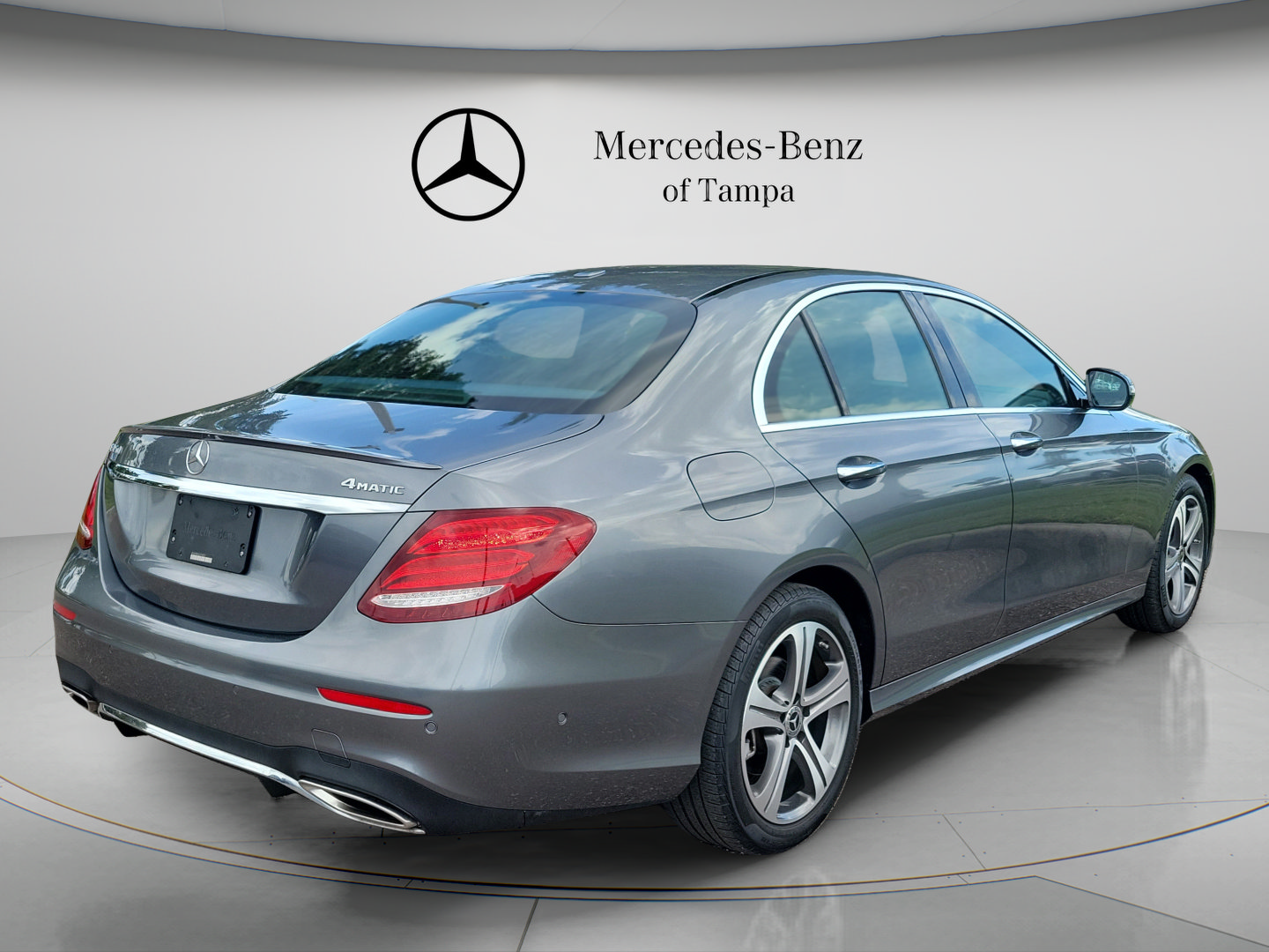 Used 2020 Mercedes-Benz E 350 4MATIC Sedan image 4