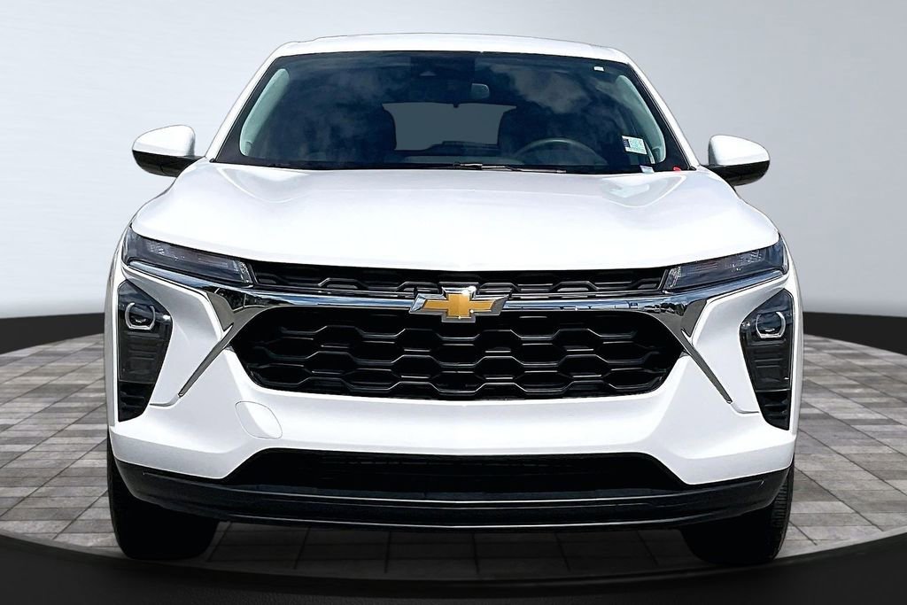 Used 2024 Chevrolet Trax LS w/ LS Convenience Package FWD image 3