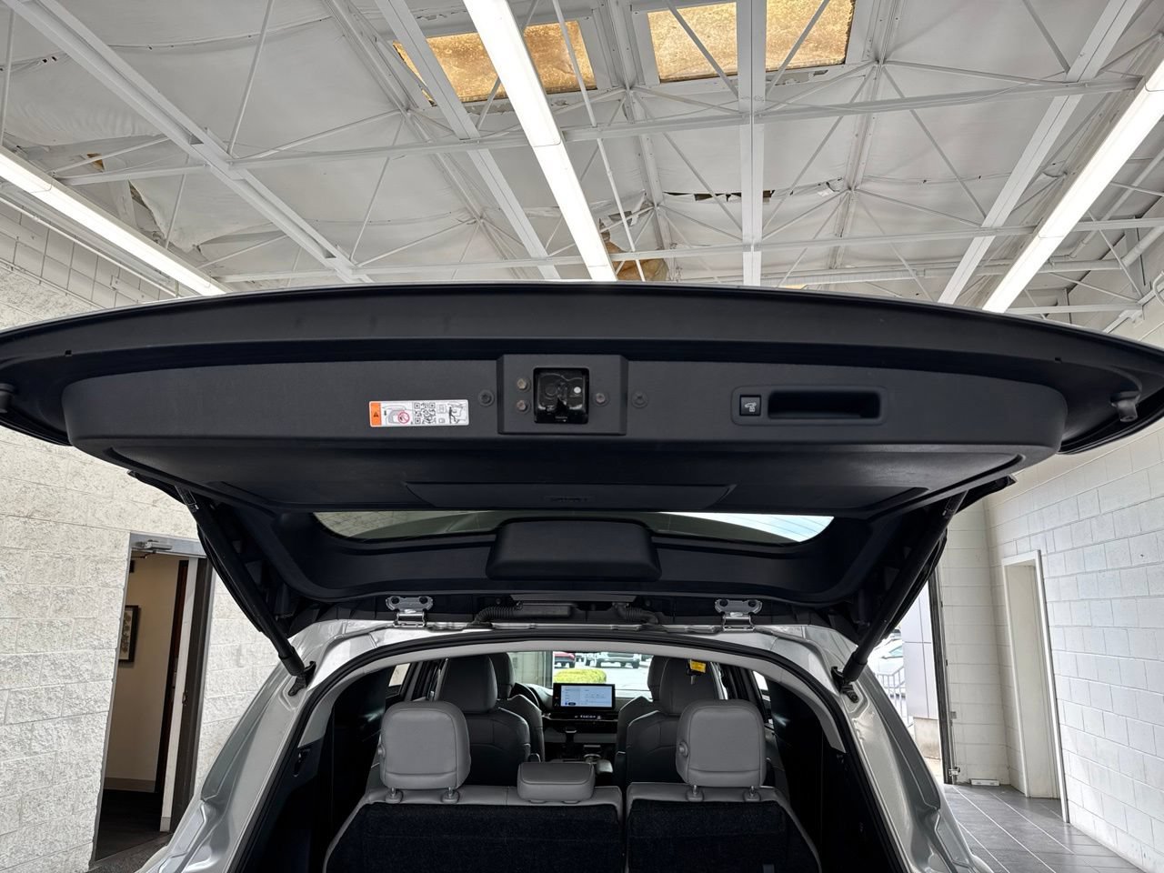Certified 2025 Toyota Sienna XLE w/ XLE Plus Package AWD/4WD image 11
