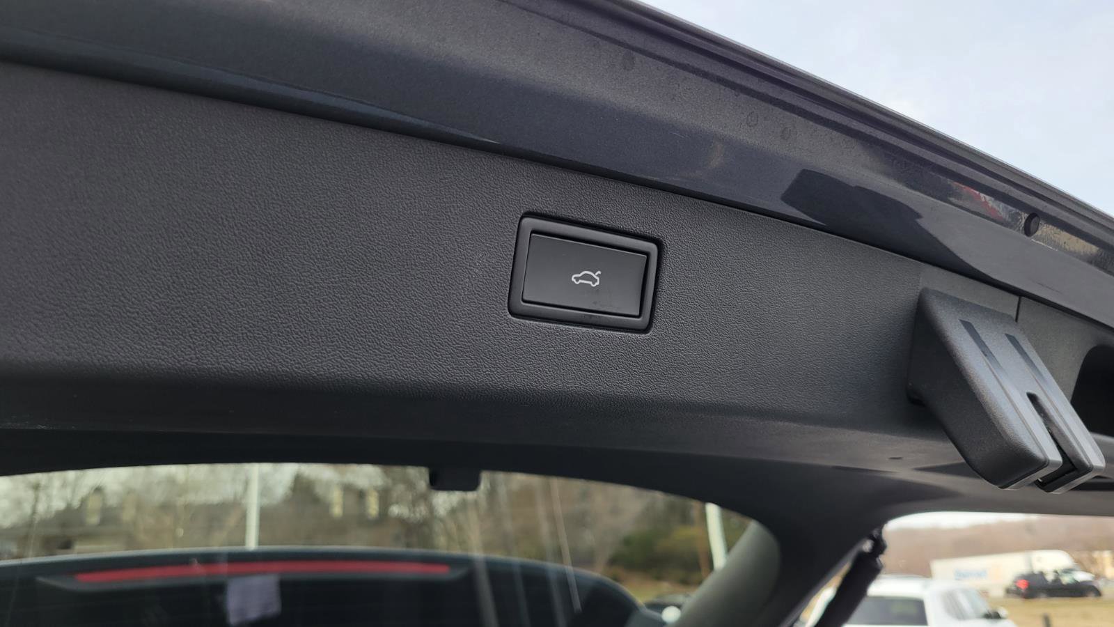 Used 2025 Volkswagen Tiguan SE image 48